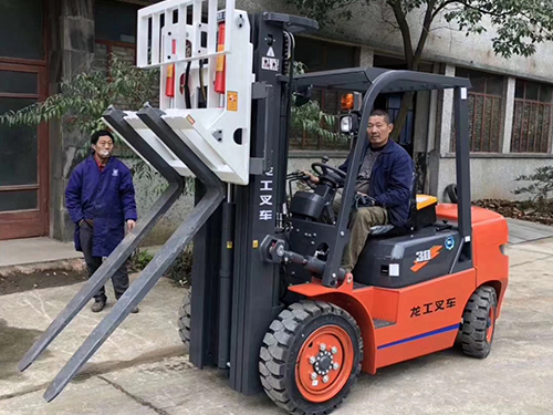 龍工傾翻叉叉車(chē)